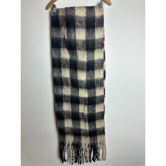 Black and cream Plaid oversized scarf - Picture 7 of 7